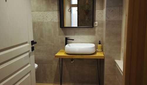 Private 4-Bed Ensuite Room