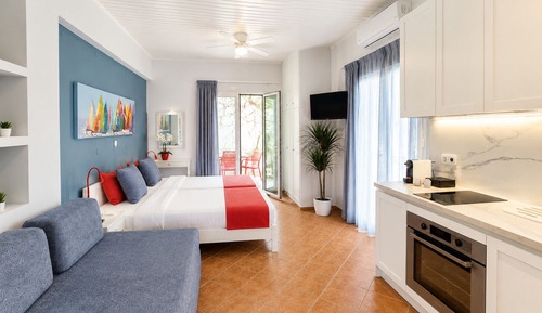 Deluxe Studio, Partial Sea View