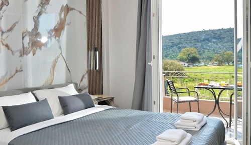 Family Suite with Pool and Sea View