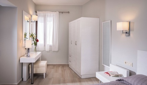 Deluxe Traditional Three Bedroom Suite