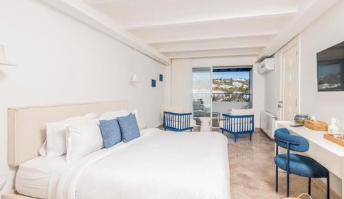 Deluxe Double Room, Balcony, Partial Ocean View