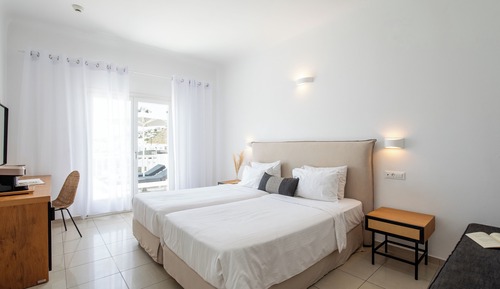 Deluxe Double or Twin Room, Partial Sea View