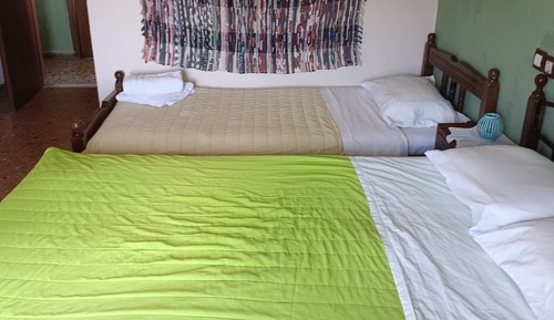 Basic Room, Hill View