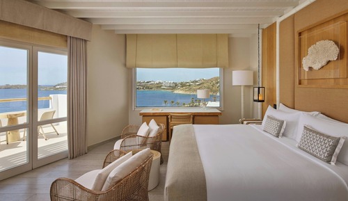 Deluxe Room, 1 King Bed, Sea View (Corner)