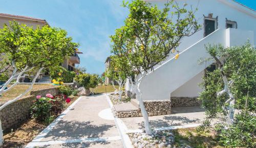 Two-Bedroom Deluxe Apartment with Balcony