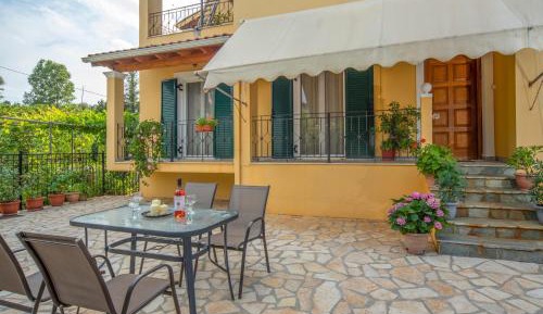Two-Bedroom Deluxe Apartment with Garden View