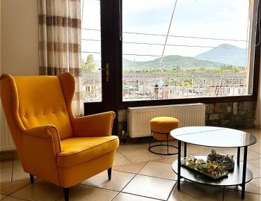 One-Bedroom Apartment with View
