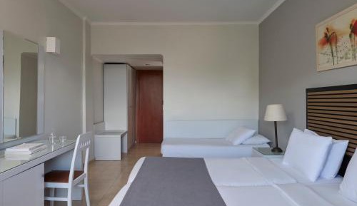 Double Room with Mountain or Pool View