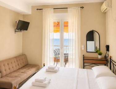 Deluxe Triple Room with Sea View