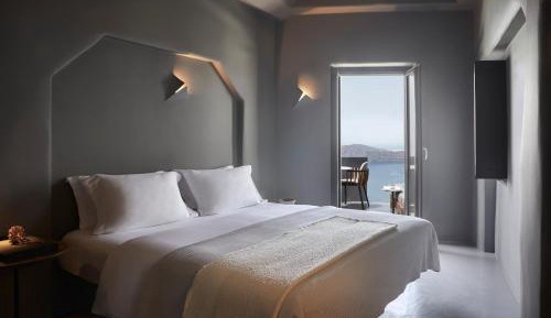 Honeymoon Suite Sunset View with Outdoor Hot Tub & Indoor Plunge Pool