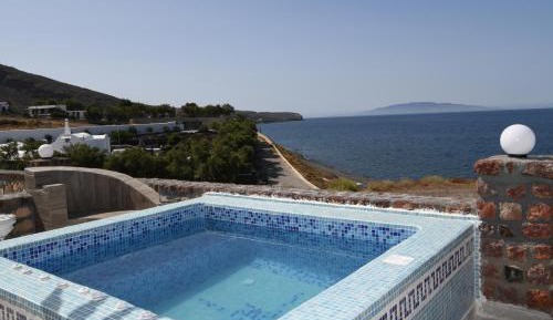 Luxury Seaside Suite with Sea View and Outdoor Jetted Tub