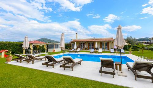 Villa with Garden View