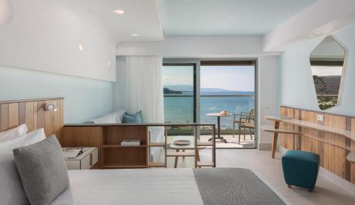 Double or Twin Room with Sea View