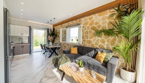 Villa with Garden View