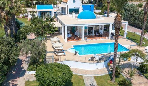 Five-Bedroom Villa with Private Pool and Sea View