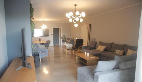 Three-Bedroom Deluxe Apartment