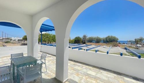 Deluxe One-Bedroom Apartment with Ocean View