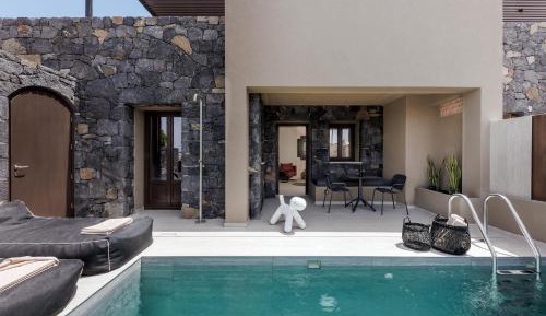  Lifestyle Suite with Private heated Pool