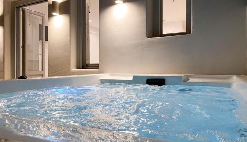 Suite with Hot Tub