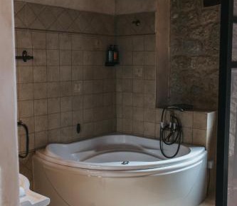 Suite with Jetted Tub and Sea View