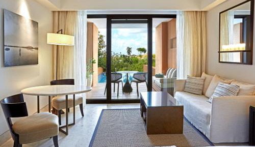 Infinity Room Garden View, Guest room, 2 Twin/Single Bed(s), Private pool