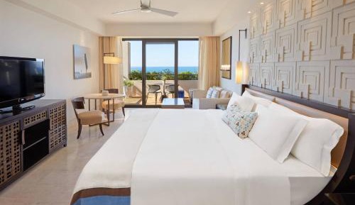 Premium Deluxe Sea View, Guest room, 1 King, Balcony