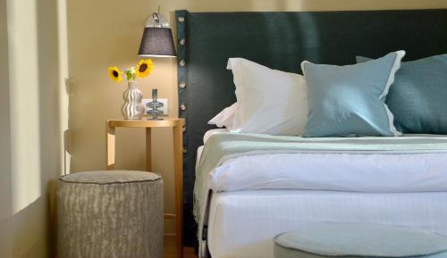 Junior Queen Room