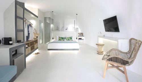 Exclusive Cave Suite with Sea View Terrace & Hot Tub