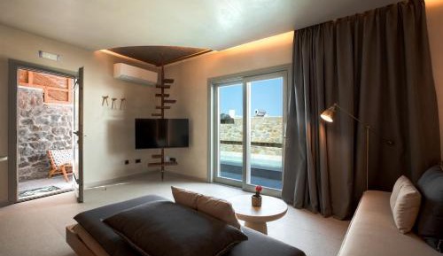 Executive Ruby suite with Private Heated Pool