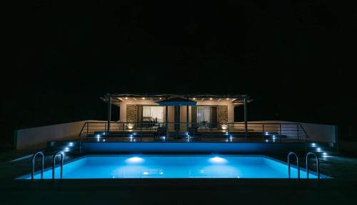 Apartment with Pool View 
