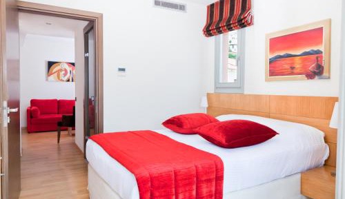 Executive Suite with City and Castle View