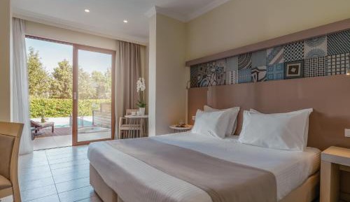 Suite with Private Pool and Jetted Tub with Garden View