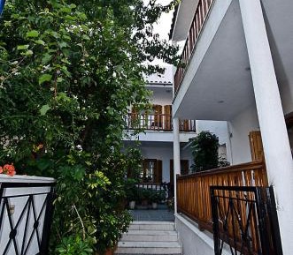 Large Studio with Garden View