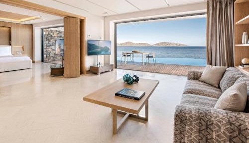    Presidential Bungalow Suite Waterfront Private Pool