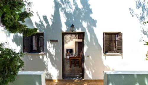 Two-Bedroom Apartment with Shared Pool-Split Level