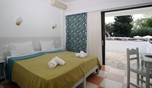 Apartment with Pool View 