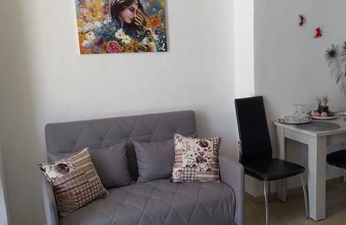 Heraklion Apartment | Venetian garden Ενα μικρό ανεξάρτητο καταφύγιο μέσα και έξω σπό την πόλη .