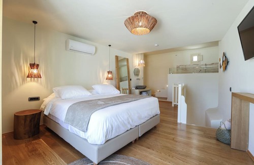 Tourlos House | LIFE SUITES