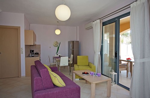 Adelianos Kampos Hotel | Carme Villas