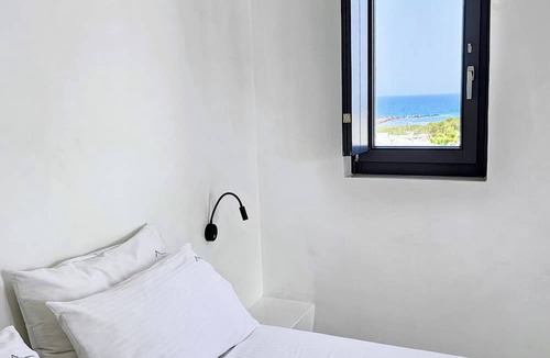 Monolithos House | myLithos Suites