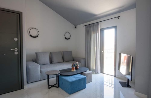 Argostoli Town Apartment | Deluxe 2br Suite With sea Views to Argostoli bay
