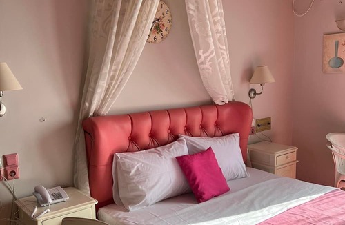 Peiraiki Hotel | Hotel Queens Leriotis