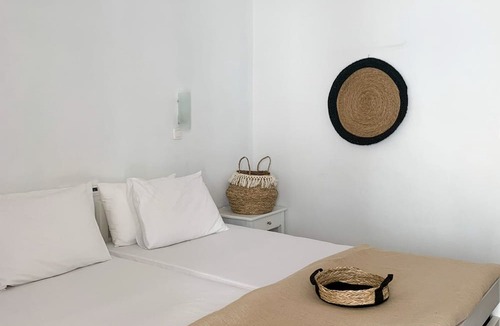 Ios Hotel | Drakos Twins