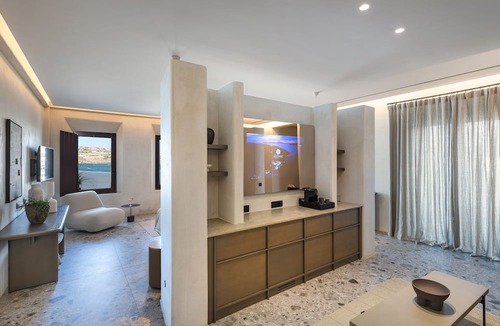 Ornos Hotel | Aeonic Suites and Spa