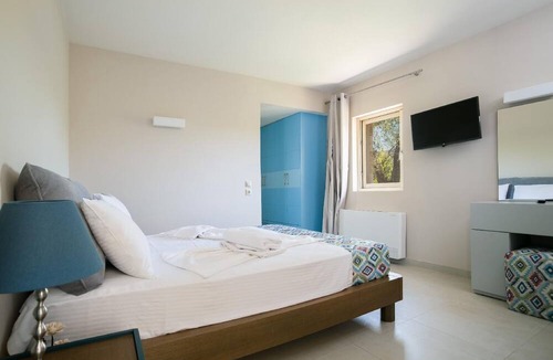 Messonghi House | Villa Thalassa with a swimming pool and garden