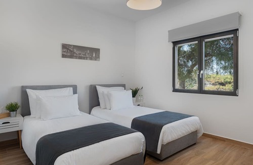 Lavreotiki Villa | Sounio Black Villa