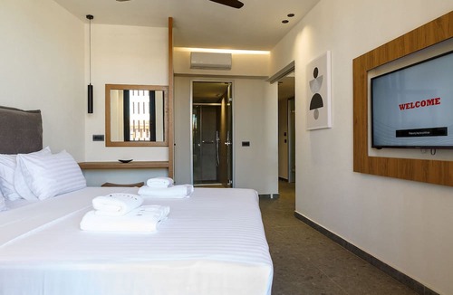Platanes Hotel | Utopia Luxury Suites