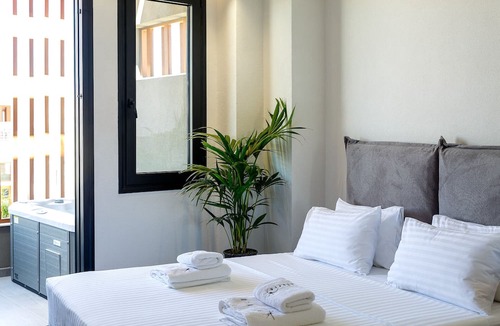 Platanes Hotel | Utopia Luxury Suites