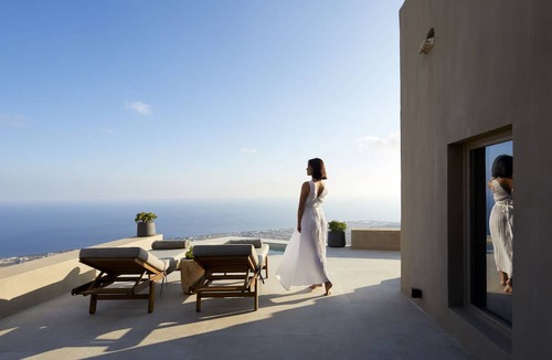 Pyrgos Villa | Santorini Sky - The Lodge