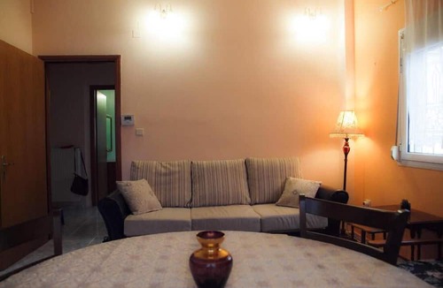 Trikala Apartment | Charming Trikala Apartment With Garden & Central Heating